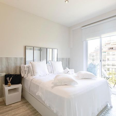 Chic Gran Via Apartment Barcelona Bagian luar foto