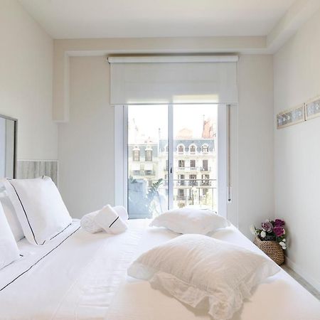 Chic Gran Via Apartment Barcelona Bagian luar foto