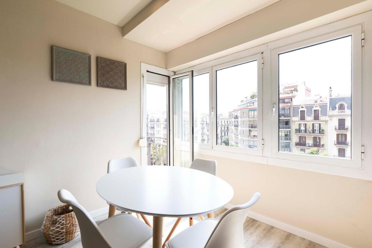 Chic Gran Via Apartment Barcelona Bagian luar foto