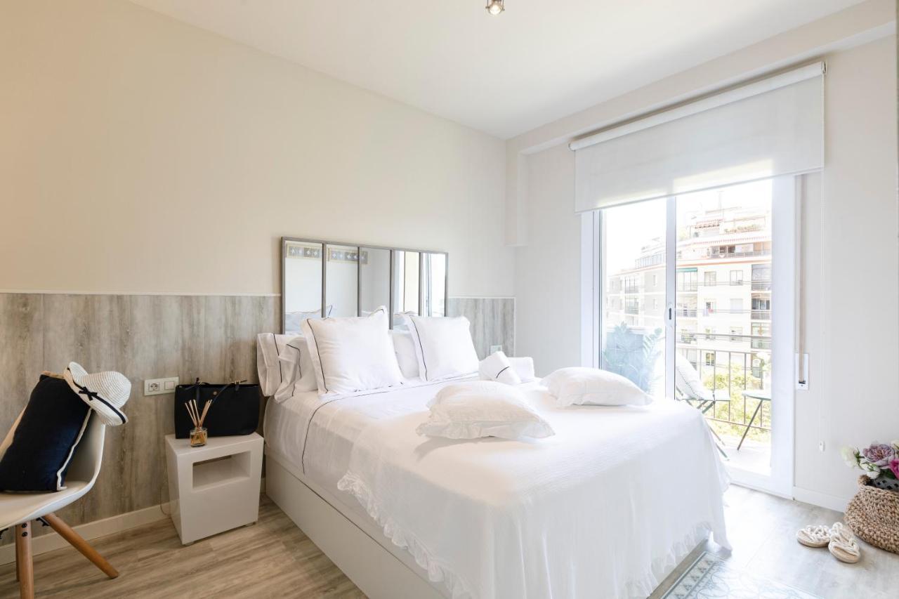 Chic Gran Via Apartment Barcelona Bagian luar foto