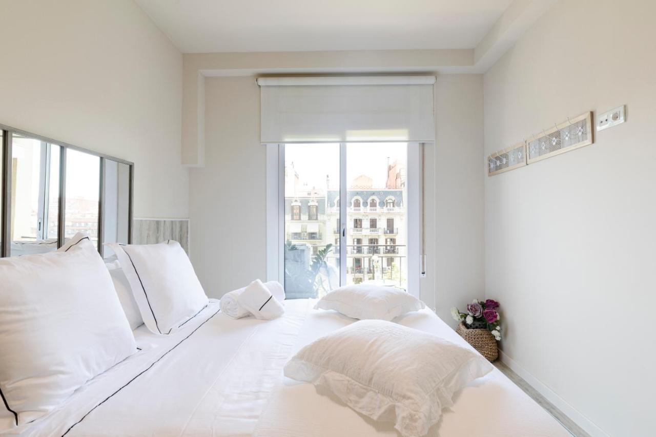 Chic Gran Via Apartment Barcelona Bagian luar foto